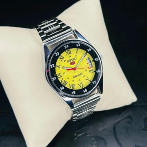 Vintage Seiko 5 Automatic Men&#39;s Watch: Refurbished Yellow Dial, Stainless Steel