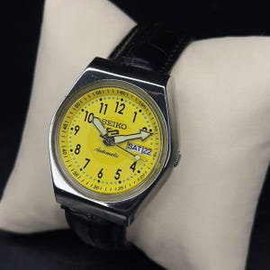 Refurbished Vintage Seiko 5 Automatic Watch: Yellow Dial, Black Leather Strap