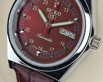 Refurbished Seiko 5 Automatic Men's Watch: Red Dial, Vintage 1980s