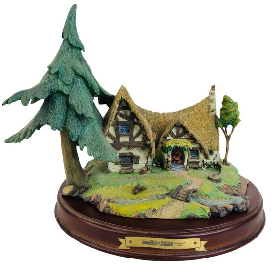 Walt Disney Classics Enchanted Places Seven Dwarfs Cottage