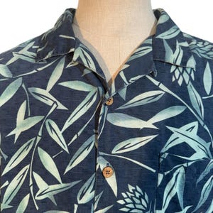 Tommy Bahama Mens Size Large Blue Hawaiian Shirt Silk Button Leaf Print Vintage