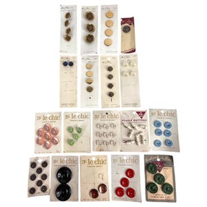 VTG Le Chic Buttons Various Sizes & Colors 18 Cards Some Partial Some Complete