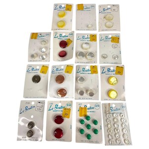 VTG Le Bouton Buttons Various Sizes & Colors 15 Cards Some Partial Some Complete