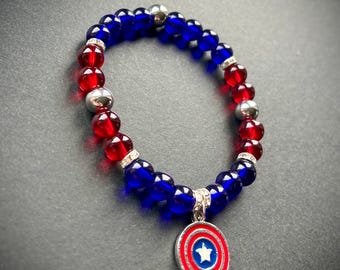 Pulsera inspirada en superhéroes con estrellas y barras