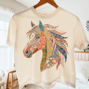 Patchwork häst PNG, quiltad hästhuvud Clipart, bondgårdshäst sublimering, rustik lantlig digital nedladdning, vintage textilkonst PNG