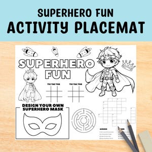 Puede incluir: Un mantel individual blanco con el texto "SUPERHERO FUN ACTIVITY PLACEMAT". El mantel individual presenta ilustraciones con temática de superhéroes, incluyendo un diseño de máscara, cuadrículas de tres en raya, un laberinto y un crucigrama. Dos lápices están a la derecha.