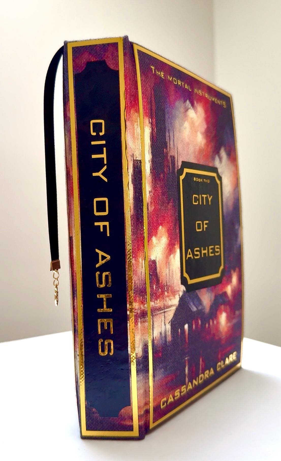 Is there a difference in the content in each versions or are they the same?  : r/shadowhunters, image size:1106x1812