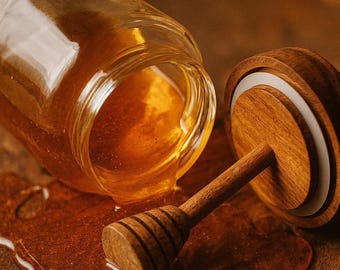 Glass Honey Jar with Wooden Lid and Honey Dipper Stick – 350ml Airtight Borosilicate Honey Pot | Kitchen Storage, Rustic Decor and Gift