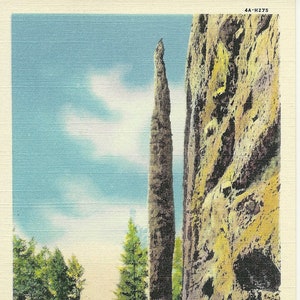 Carte postale vintage des années 30 Yellowstone Park représentant Chimney Rock sur Cody Highway