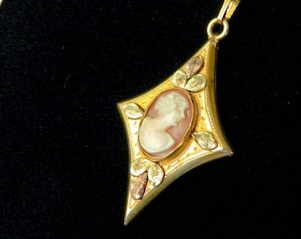 Antique Locket Cameo Pendant Necklace