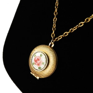 Vintage Enameled Locket Pendant Necklace