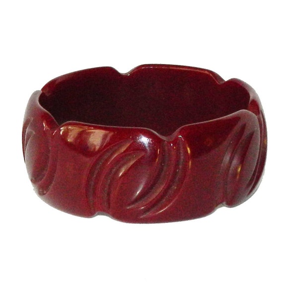 Vintage Carved Cinnamon Red Bakelite Bangle Bracel