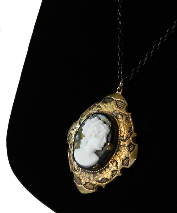 Vintage Cameo Locket Pendant Necklace 1940s Victor