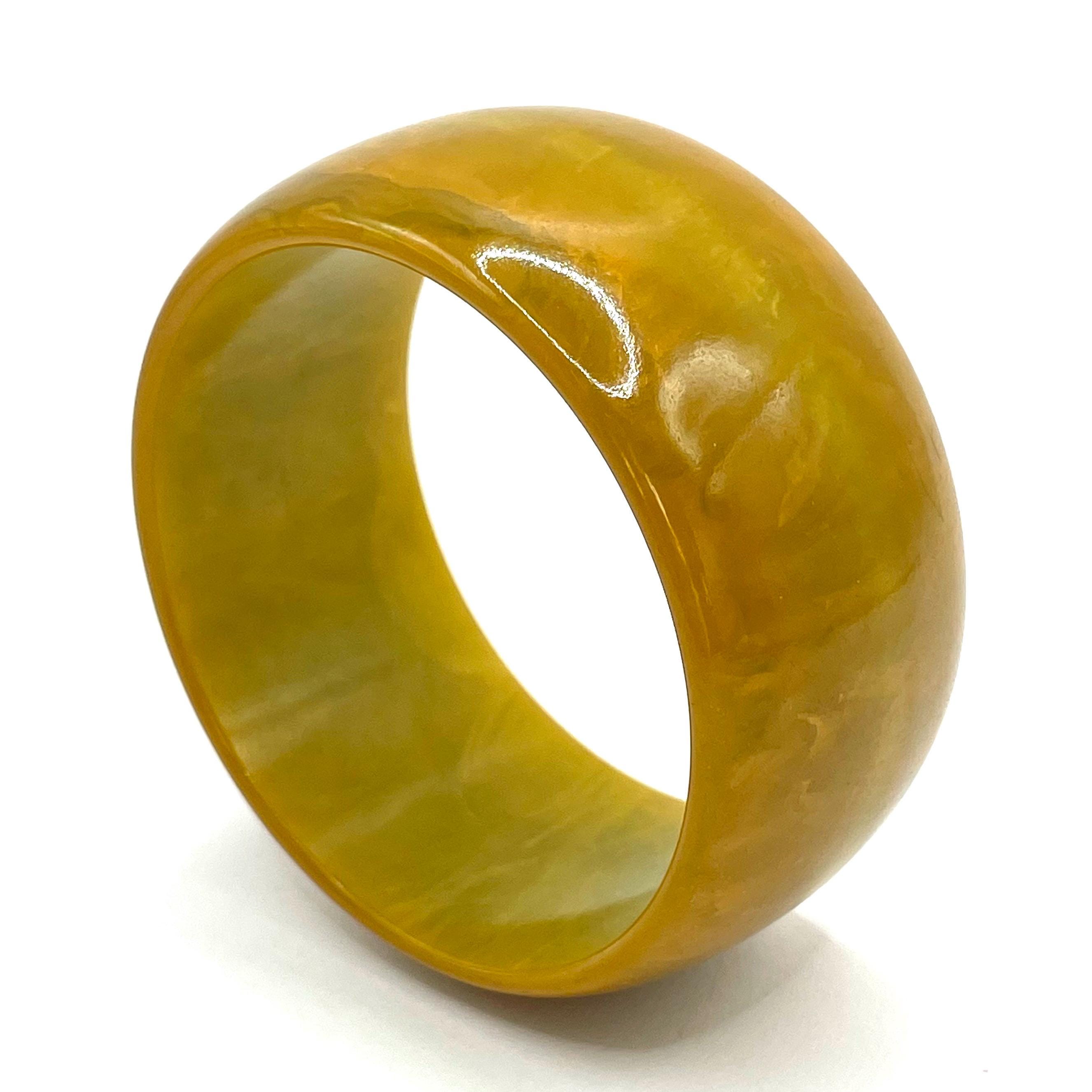 1940年代のヴィンテージ ワイド ベークライト バングル ブレスレット