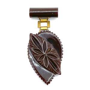 Vintage 1940s Carved Bakelite Brooch