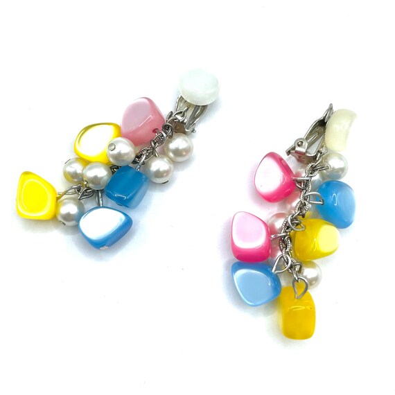 Vintage 1960s Mod Moon Glow Lucite Drop Earrings - image 7
