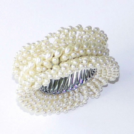 Vintage 1950s Faux Pearl Expansion Bracelet - image 6