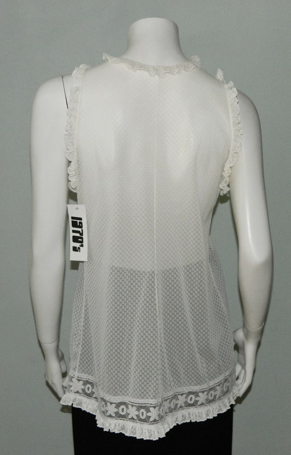 Vintage Sleeveless Blouse Trimmed in Lace - image 5