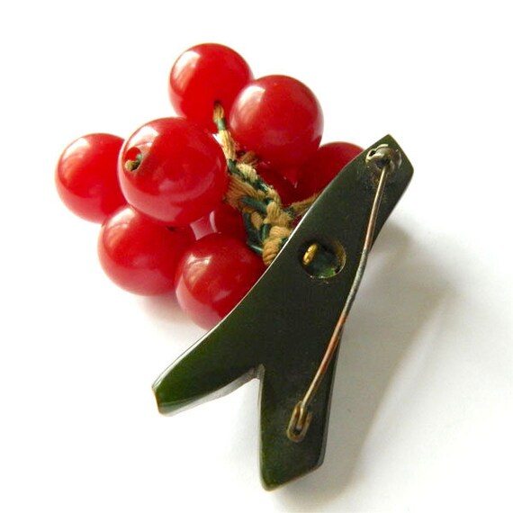 Vintage 1940s Bakelite Bunch of Red Grapes Brooch - image 7