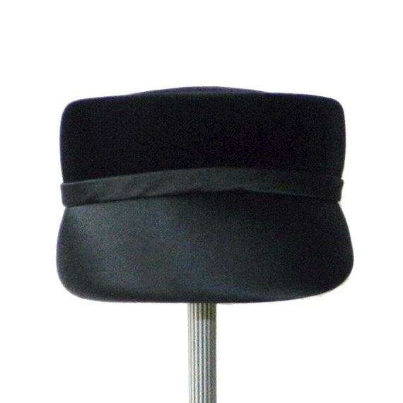 Vintage 1960s Black Velour Pill Box Hat - image 3