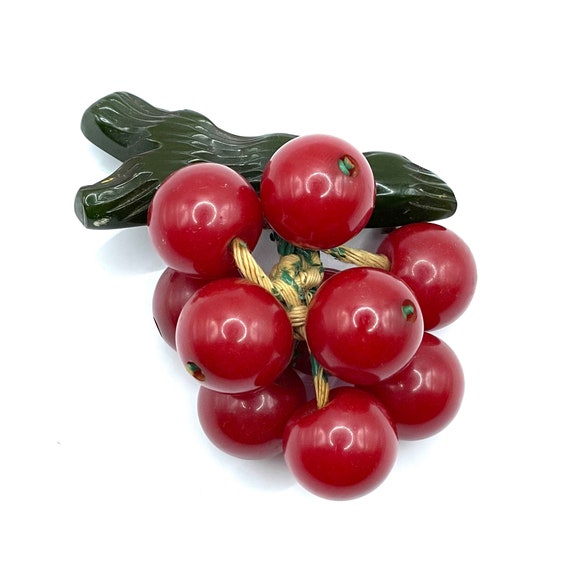 Vintage 1940s Bakelite Bunch of Red Grapes Brooch - image 8