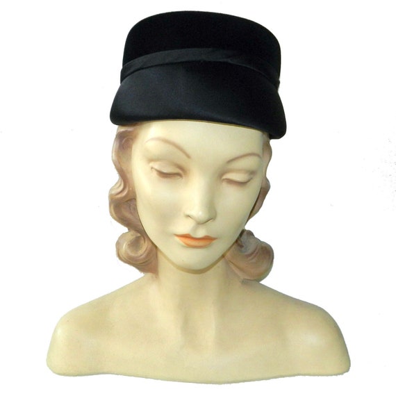 Vintage 1960s Black Velour Pill Box Hat - image 2