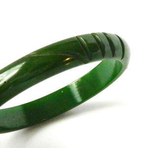 Vintage Carved Geen Bakelite Bangle Bracelet
