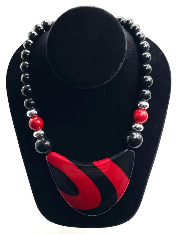 Unworn 1980s Jeanne Lucite Necklace