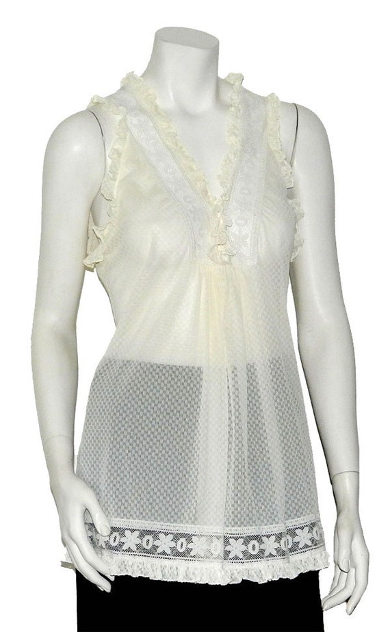 Vintage Sleeveless Blouse Trimmed in Lace - image 4