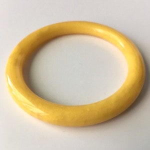 Vintage Butter Yellow Bakelite Bangle Bracelet image 6