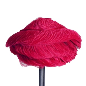 Chapeau en plumes de designer vintage des années 1950 par Sally Victor