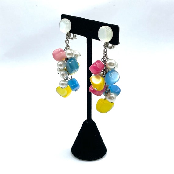 Vintage 1960s Mod Moon Glow Lucite Drop Earrings - image 4