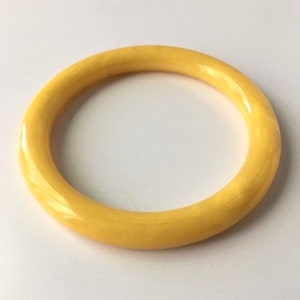 Vintage Butter Yellow Bakelite Bangle Bracelet image 5