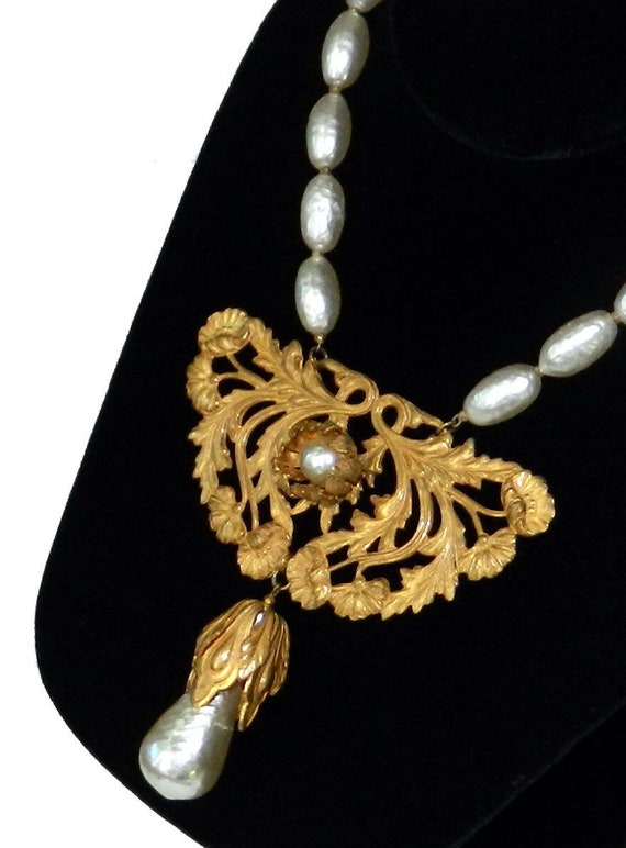 Vintage 1950's Miriam Haskell Baroque Pearl Pendan