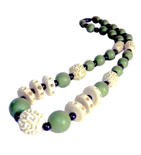 Vintage 1930s Celluloid Beaded Necklace - image 4