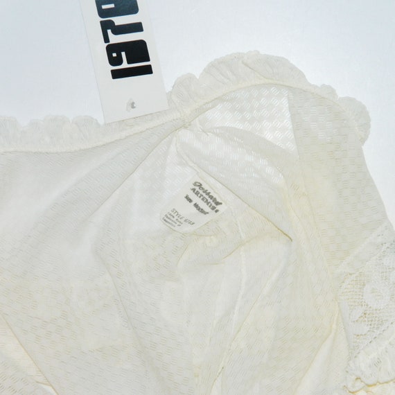 Vintage Sleeveless Blouse Trimmed in Lace - image 6