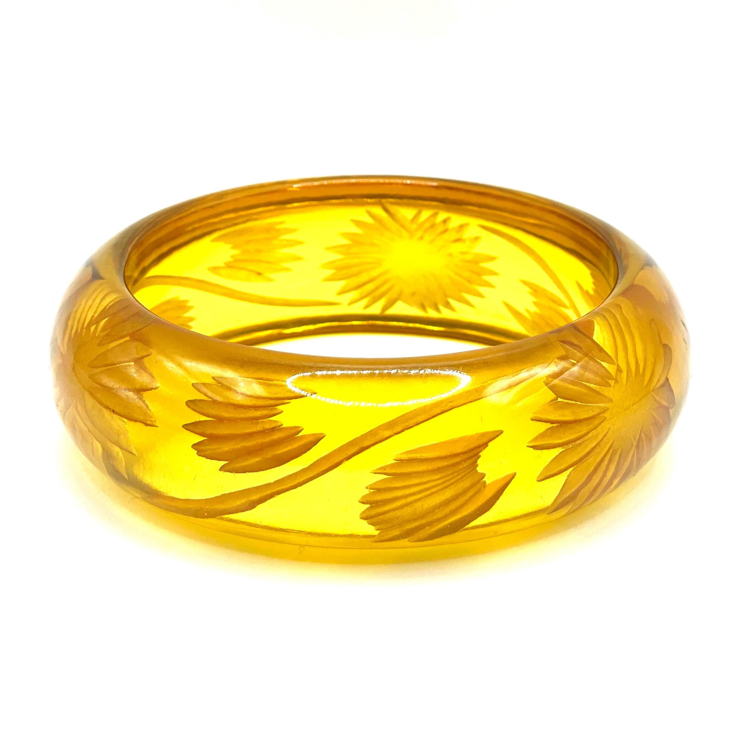 Vintage 1940s Reverse Carved Bakelite Apple Juice Bangle