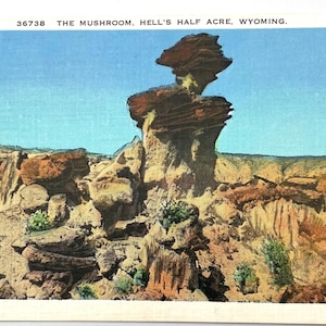 Cartão postal vintage de Wyoming da década de 1930, Hell's Half Acre, o cogumelo