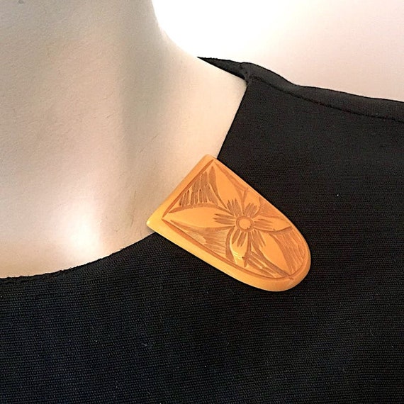 Vintage 1930s Bakelite Dress Clip Hawaiian Tiki S… - image 5