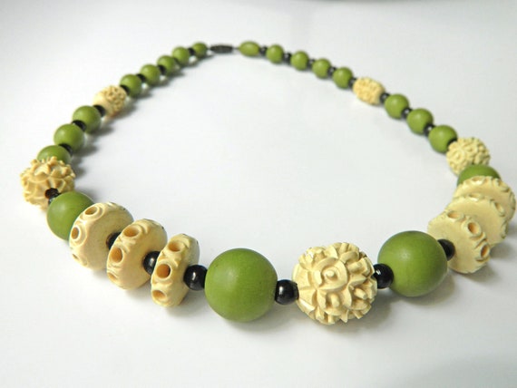 Vintage 1930s Celluloid Beaded Necklace - image 6