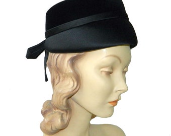 Vintage 1960s Black Velour Pill Box Hat
