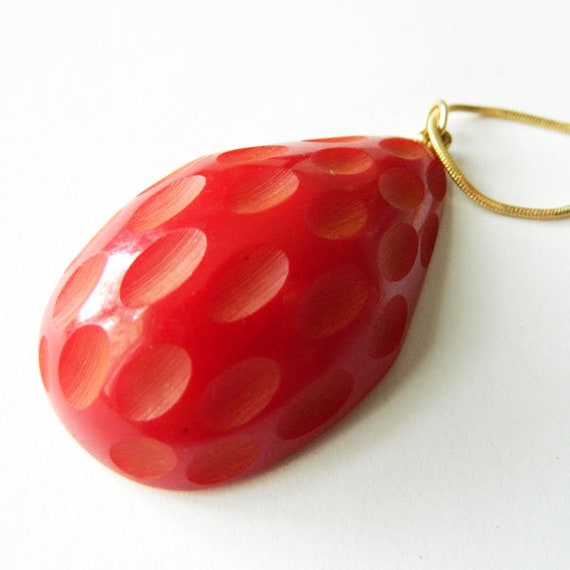 Vintage Red Bakelite Pendant Necklace - image 5
