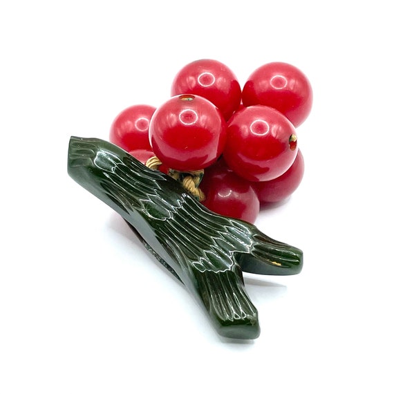 Vintage 1940s Bakelite Bunch of Red Grapes Brooch - image 5