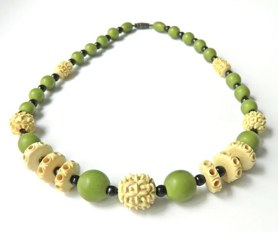 Vintage 1930s Celluloid Beaded Necklace - image 3