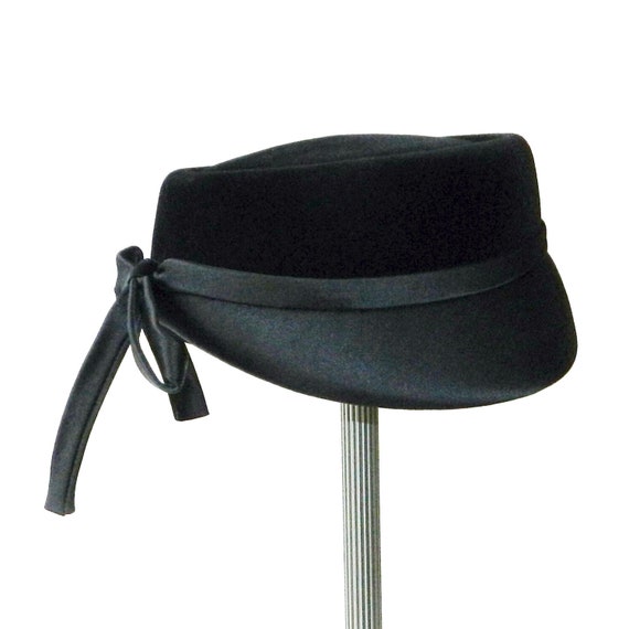 Vintage 1960s Black Velour Pill Box Hat - image 4