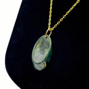 Vintage Spinach Green Bakelite Pendant Necklace
