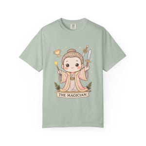 Cute Magician Tarot T-Shirt for Creatives, Gift for Magic Lovers, Fun T-Shirt, Unique Graphic Tee, Ideal for Parties, Fantasy Enthusiasts