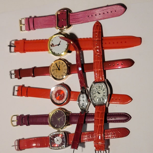 Lot de 8 montres tendance vintage - Montres analogiques à quartz de couleur rouge. Vente immobilière