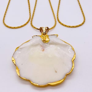 Vintage Sea Shell Necklace - Genuine Shell - Gold Plated - Beach - Ocean
