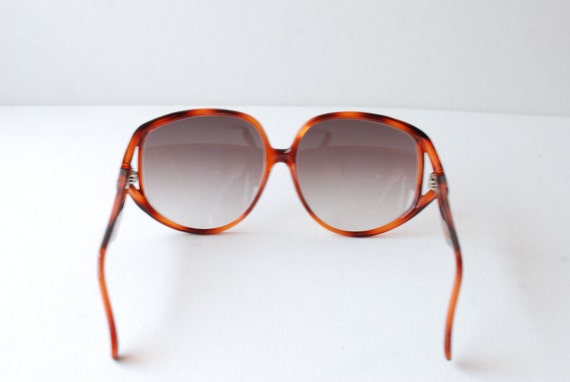 Big Retro Shades - Sun Glasses - Tortoise - image 5
